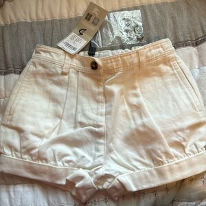 Burberry short 2 yers new with tag.